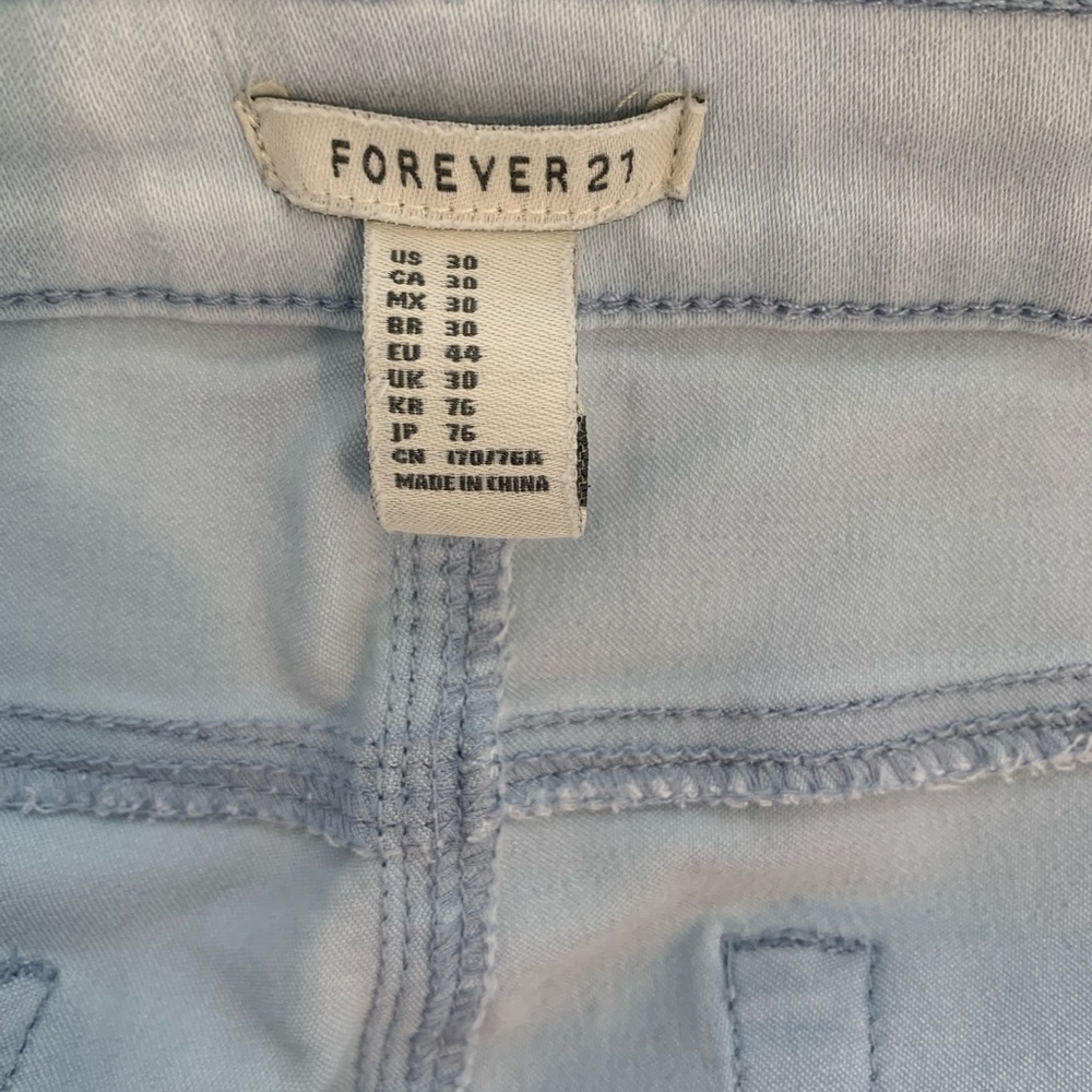 FOREVER 21 Jeans Blue Denim Light Wash Mid Rise Casual Cuffed Hem Women’s 30 - Picture 11 of 15